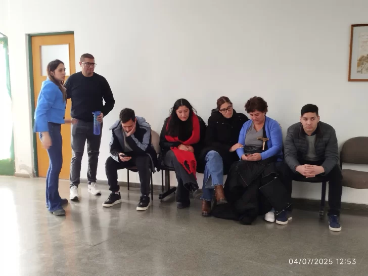  Los allegados de Millaray antes de irse de cámara. (FOTO: LAUTARO EZEQUIEL SANTANA).