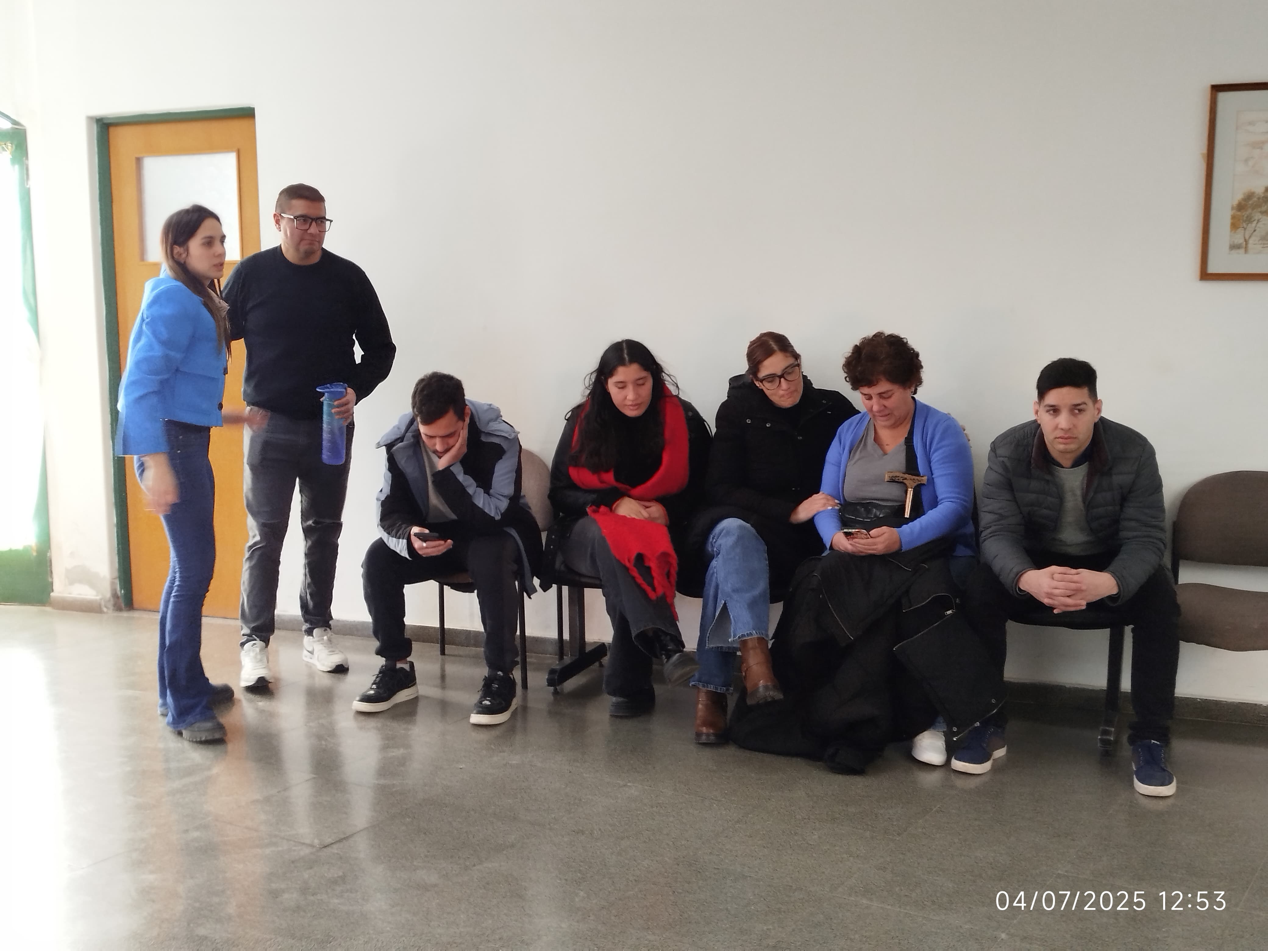  Los allegados de Millaray antes de irse de cámara. (FOTO: LAUTARO EZEQUIEL SANTANA).