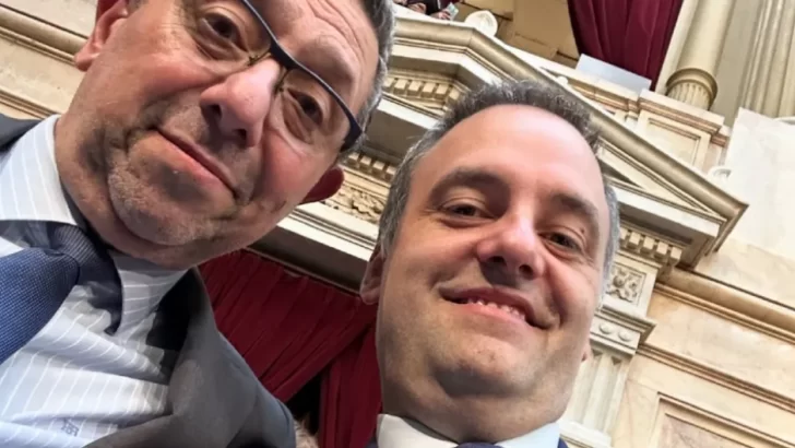  Javier Herrera Bravo junto a Manuel Adorni.