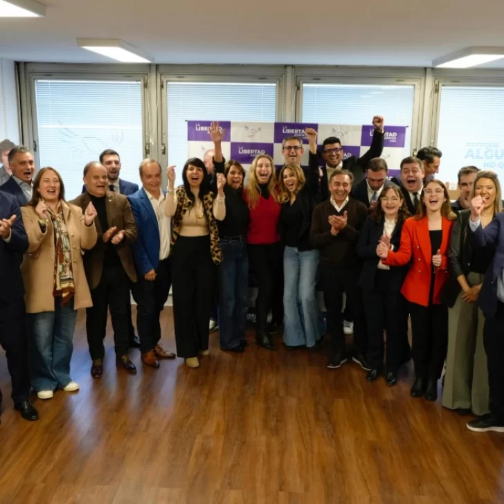 Jairo Guzmán acompañó a Karina Milei y La Libertad Avanza está en los 24 distritos electorales Jairo Guzmán acompañó a Karina Milei y La Libertad Avanza está en los 24 distritos electorales