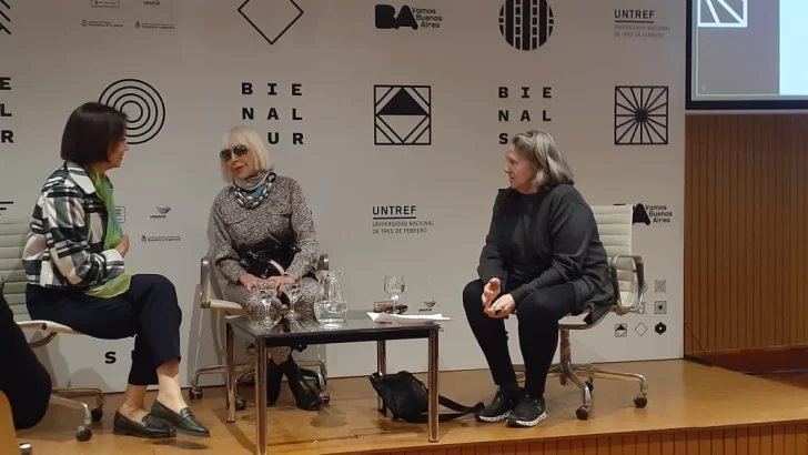  Marta Minujín en el comienzo de la BIENALSUR 2025 en Buenos Aires.