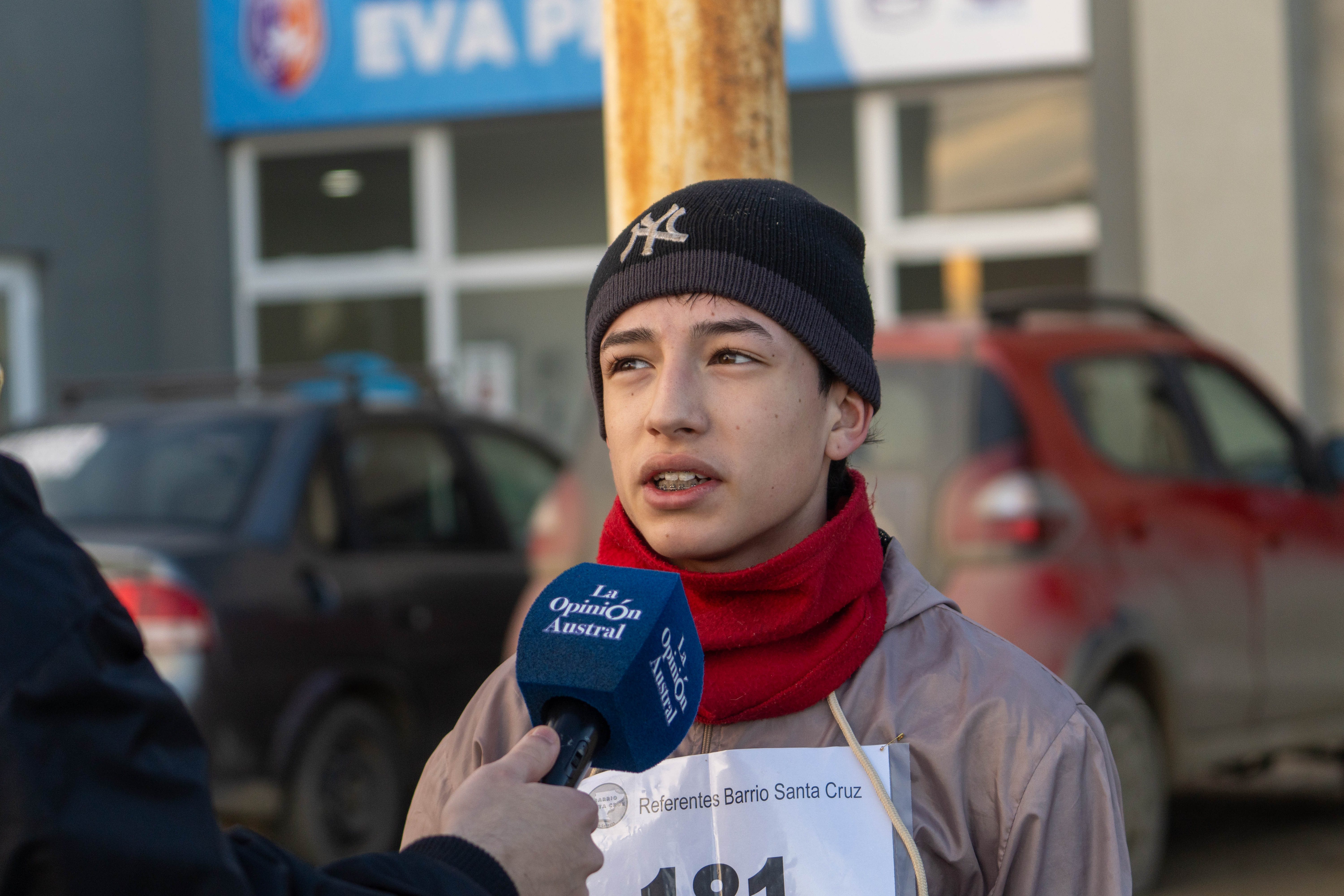  Kevin, uno de los jovenes competidores habló con LOA tras finalizar la maratón. (FOTO: LEANDRO FRANCO/ LA OPINIÓN AUSTRAL)