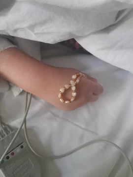 Piden cadena de oración por una niña internada en el Hospital de Río Gallegos Piden cadena de oración por una niña internada en el Hospital de Río Gallegos