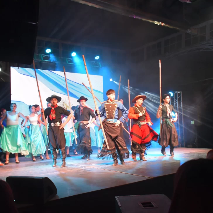 Cientos de vecinos participaron de la gran peña por la Independencia Cientos de vecinos participaron de la gran peña por la Independencia