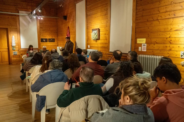  Con una importante concurrencia, la presentación se extendió durante 45 minutos. FOTO: LEANDRO FRANCO/ LA OPINIÓN AUSTRAL