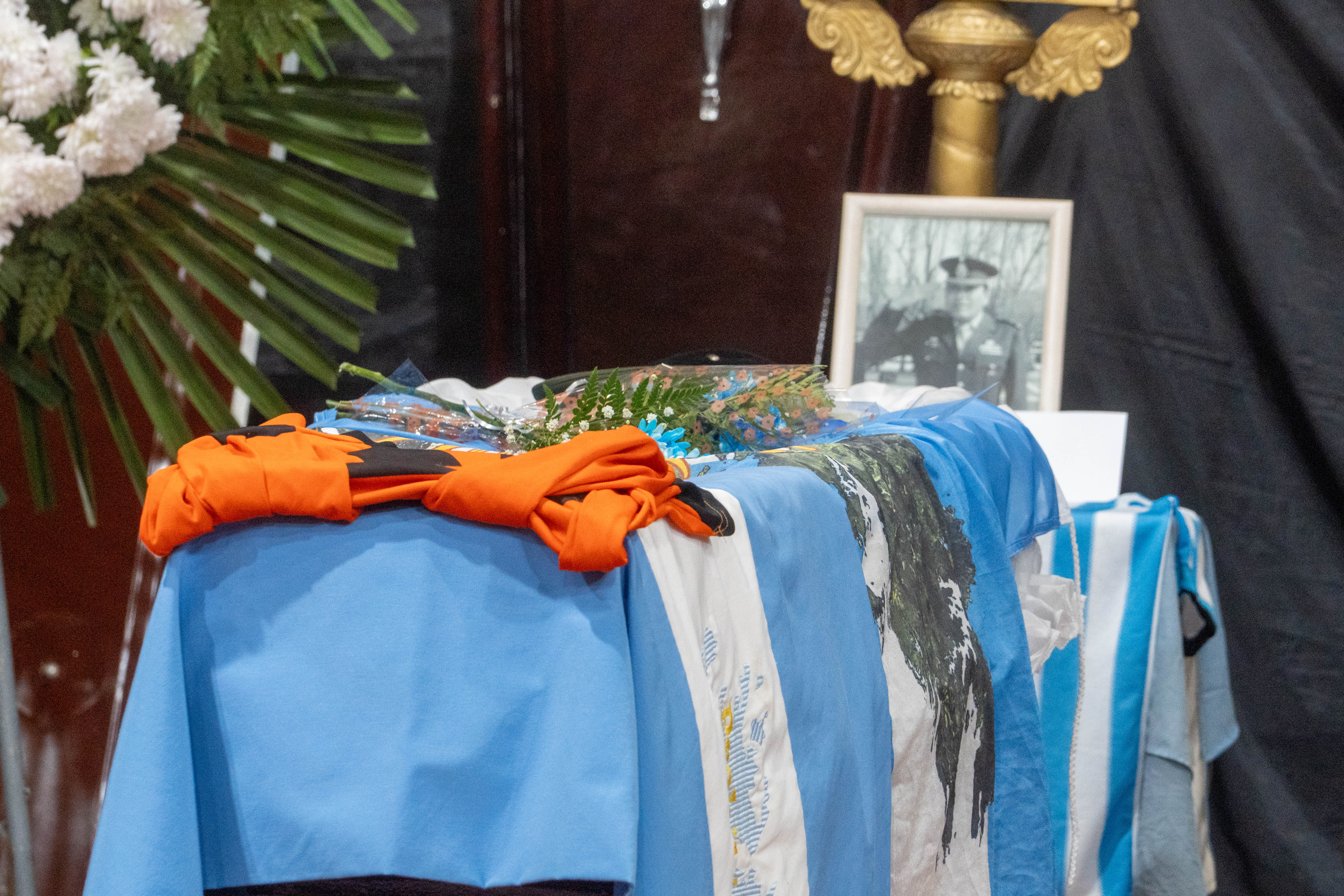  Fernando Alturria fue velado en el Gimnasio 17 de Octubre. FOTOS: LEANDRO FRANCO / LA OPINIÓN AUSTRAL