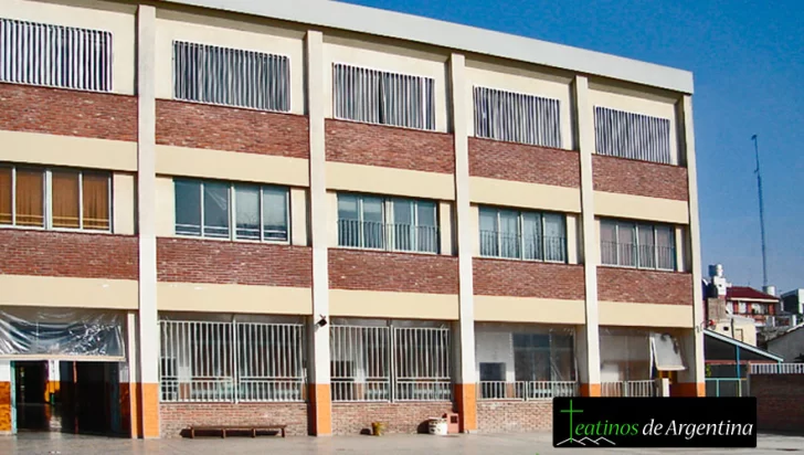  Colegio San Cayetano, fundado por la Orden de los Teatinos en Argentina