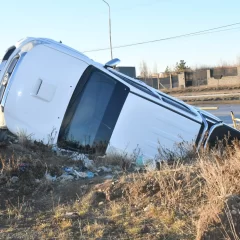 Impactante vuelco en Río Gallegos: una camioneta terminó en una zanja en Avenida Asturias