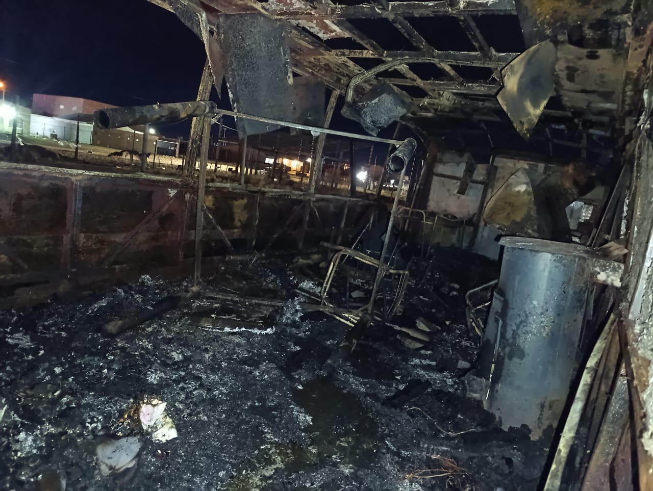  El estado en el que quedó el colectivo. (FOTO: POLICÍA SANTA CRUZ)