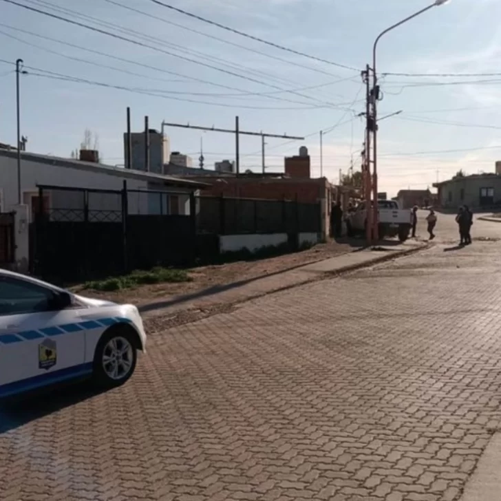 A punta de cuchillo: ladrón le robó el celular y $80 mil a un trabajador al volante en Caleta Olivia A punta de cuchillo: ladrón le robó el celular y $80 mil a un trabajador al volante en Caleta Olivia