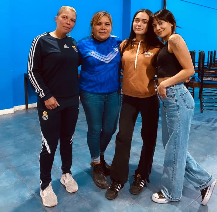  Agostina Gauto junto a su mamá, Susana, y sus hermanas, Jessica y Florencia.