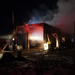 Voraz incendio en un taller mecánico de Río Gallegos