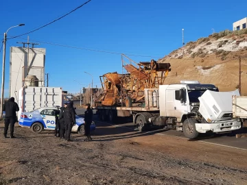 Policía demoró camiones por falta de documentación, pérdida de gasoil y una persona con antecedentes Policía demoró camiones por falta de documentación, pérdida de gasoil y una persona con antecedentes
