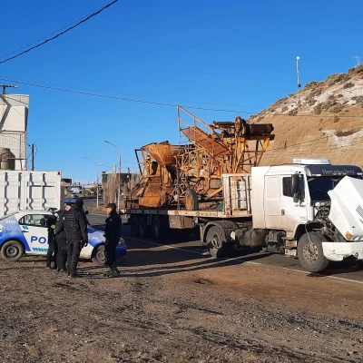 Policía demoró camiones por falta de documentación, pérdida de gasoil y una persona con antecedentes