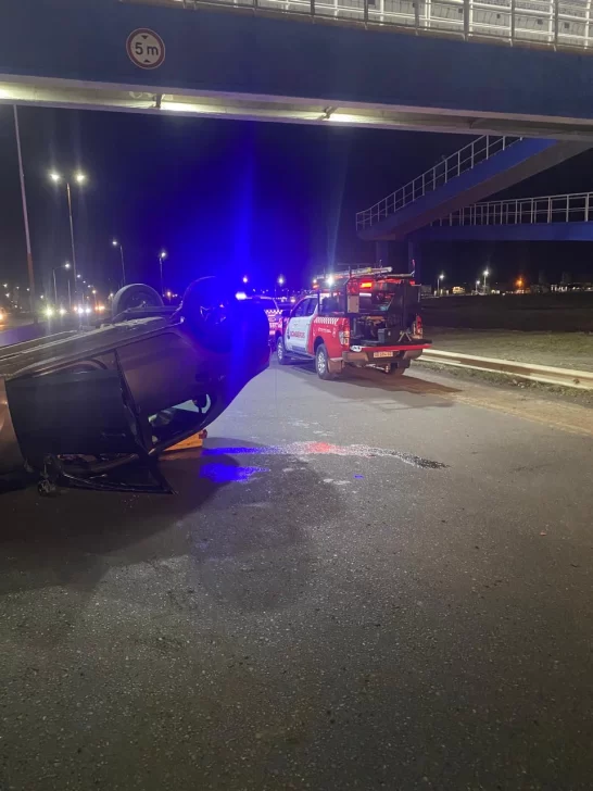  Agentes en el lugar del suceso. (FOTO: POLICÍA SANTA CRUZ)
