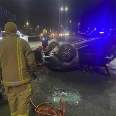 Buscan al conductor que provocó un cinematográfico vuelco en la autovía 17 de Octubre