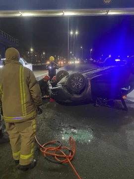 Buscan al conductor que provocó un cinematográfico vuelco en la autovía 17 de Octubre Buscan al conductor que provocó un cinematográfico vuelco en la autovía 17 de Octubre