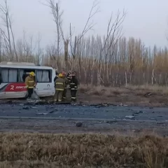Fatal accidente de una combi petrolera de Pecom cerca de El Chañar: dos muertos y siete heridos