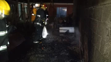 Río Gallegos: Estaba quemando basura y casi prende fuego su propia casa
