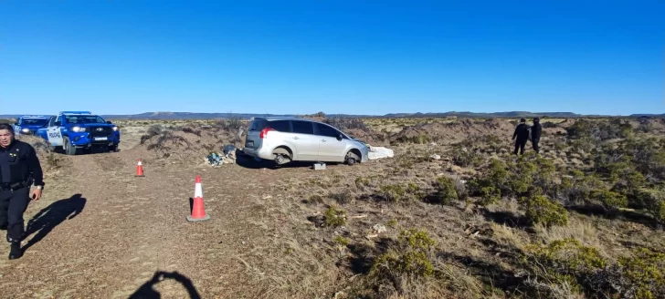  El estado en el que fue encontrado el Peugeot. (FOTO: ARIEL CRUZ)