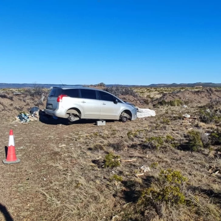 Encontraron abandonado y desmantelado un auto que había sido robado