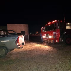 Alarma en el barrio 36 Viviendas de Puerto Deseado: sofocaron un incendio intencional