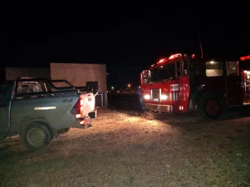 Alarma en el barrio 36 Viviendas de Puerto Deseado: sofocaron un incendio intencional Alarma en el barrio 36 Viviendas de Puerto Deseado: sofocaron un incendio intencional