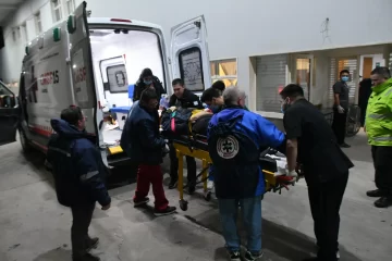 Trágico choque entre camión y micro cerca de Río Gallegos: hay muertos Trágico choque entre camión y micro cerca de Río Gallegos: hay muertos