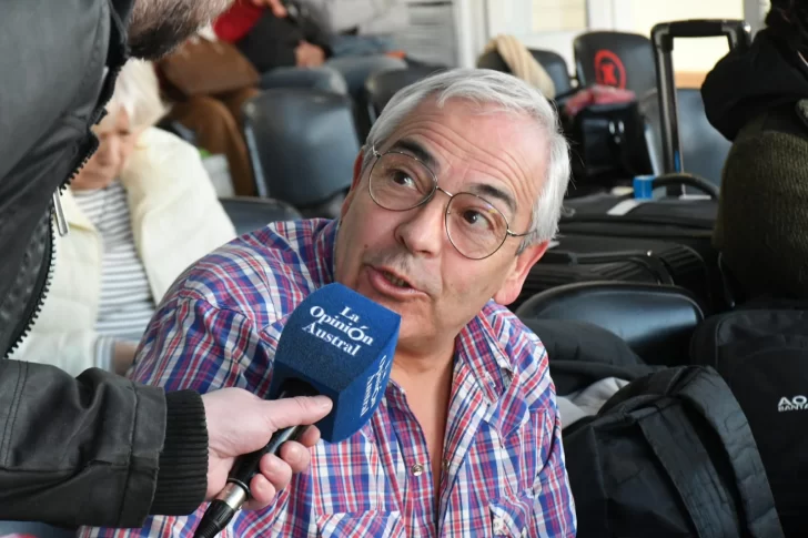  Eduardo hablando LU12 AM680 (FOTO: JOSÉ SILVA/LA OPINIÓN AUSTRAL)