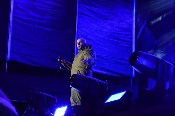 Así fue el show de Ke Personajes en la Fiesta del Frío 2025