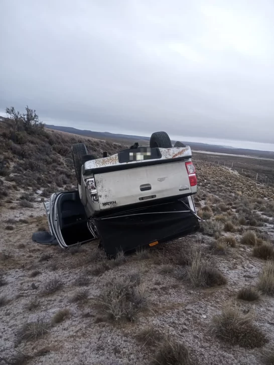 Una pareja se salvó de milagro tras un cinematográfico vuelco cerca de San Julián