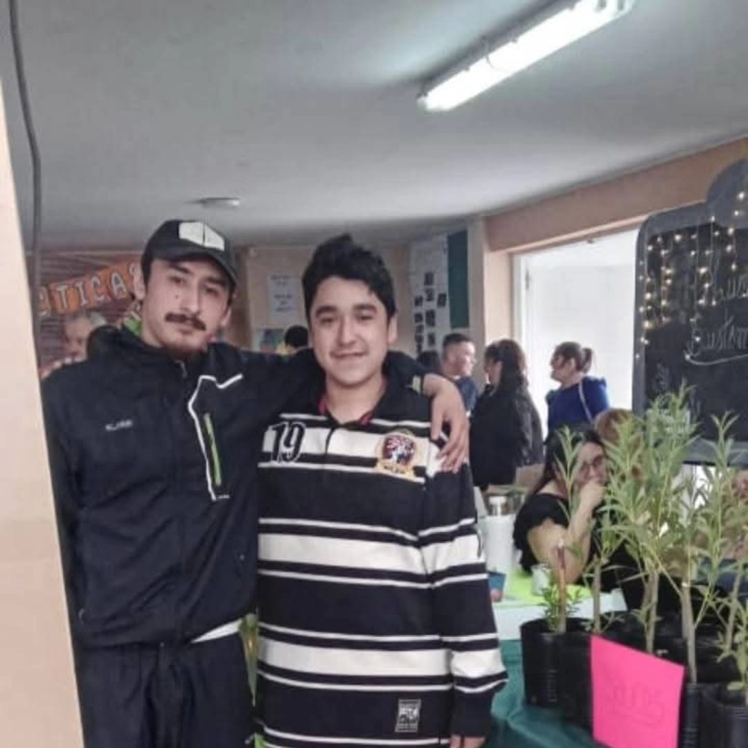  Francisco Guenchor (der.) junto a su primo Exequiel Andres Durlor (izq.), víctima de la tragedia. (FOTO: LA OPINIÓN AUSTRAL)