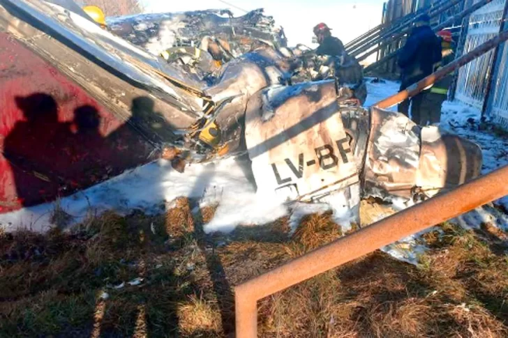  Restos del avión sanitario siniestrado, perteneciente a la empresa Flying America, tras caer bruscamente el 1 de julio de 2022.