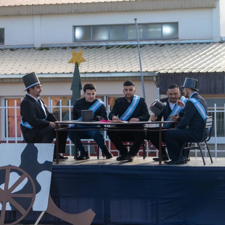 Jardín de Infantes N° 35 recreó la firma del acta de 1816 Jardín de Infantes N° 35 recreó la firma del acta de 1816