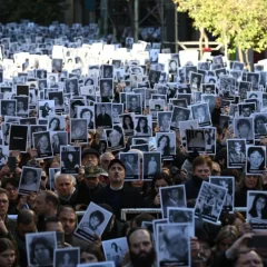 A 31 años del atentado a la AMIA: emotivo acto por las víctimas, con presencia de Milei y un emocionante video narrado por Ricardo Darín