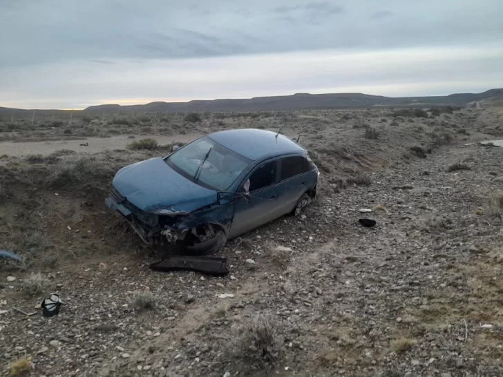  El auto de Alan Velázquez a 10 kilómetros de Puerto San Julián.