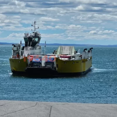 Cuánto cuesta la barcaza para cruzar a Tierra del Fuego: TABSA aumentó los precios de la tarifa