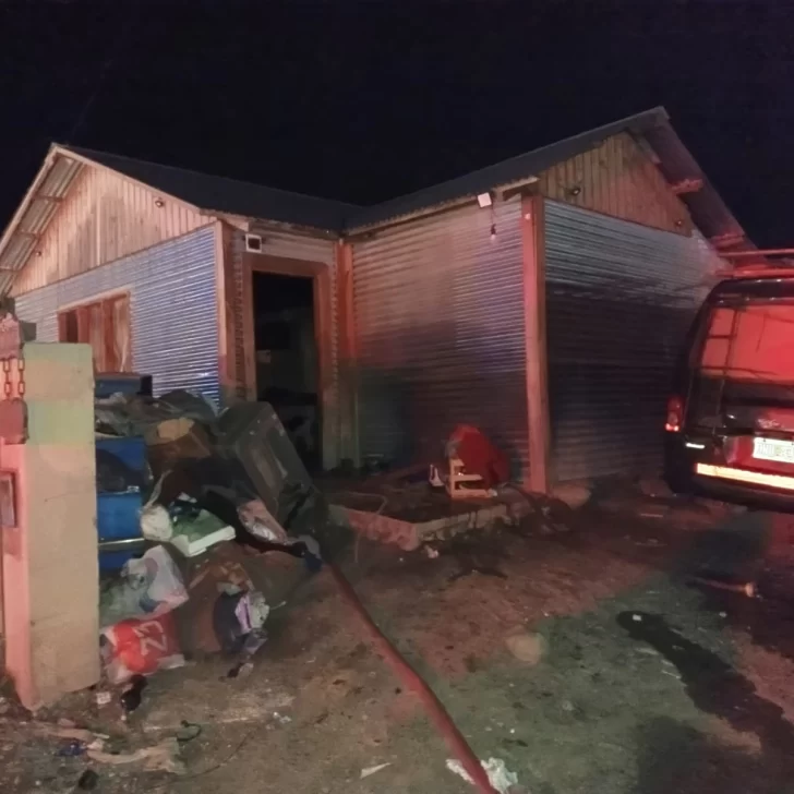 Un hombre está internado en terapia intensiva tras provocar un incendio en su casa Un hombre está internado en terapia intensiva tras provocar un incendio en su casa