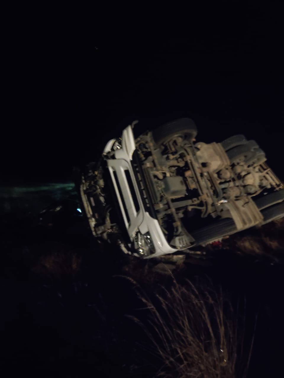  El estado en el que quedó el camión. (FOTO: LA OPINIÓN AUSTRAL)