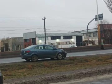 Accidente en la Autovía 17 de Octubre: una mujer perdió el control de su auto y chocó contra la barrera central Accidente en la Autovía 17 de Octubre: una mujer perdió el control de su auto y chocó contra la barrera central