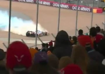 Chocó Colapinto contra los carteles luego de hacer un trompo en la clasificación del GP de Gran Bretaña de la Fórmula 1