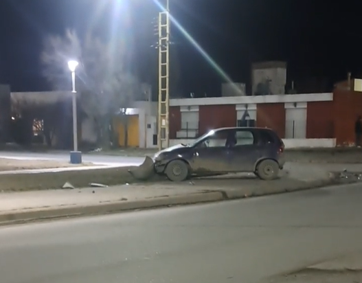 Fuerte choque en la Rotonda Samoré: cuatro personas fueron trasladadas al hospital&nbsp;