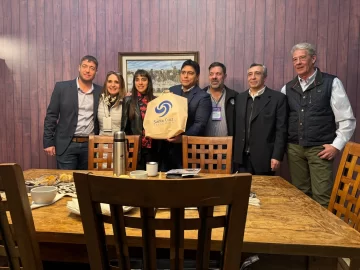 Claudio Vidal recorrió el stand de Santa Cruz en La Rural y destacó el trabajo conjunto de la provincia Claudio Vidal recorrió el stand de Santa Cruz en La Rural y destacó el trabajo conjunto de la provincia