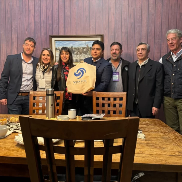 Claudio Vidal recorrió el stand de Santa Cruz en La Rural y destacó el trabajo conjunto de la provincia Claudio Vidal recorrió el stand de Santa Cruz en La Rural y destacó el trabajo conjunto de la provincia