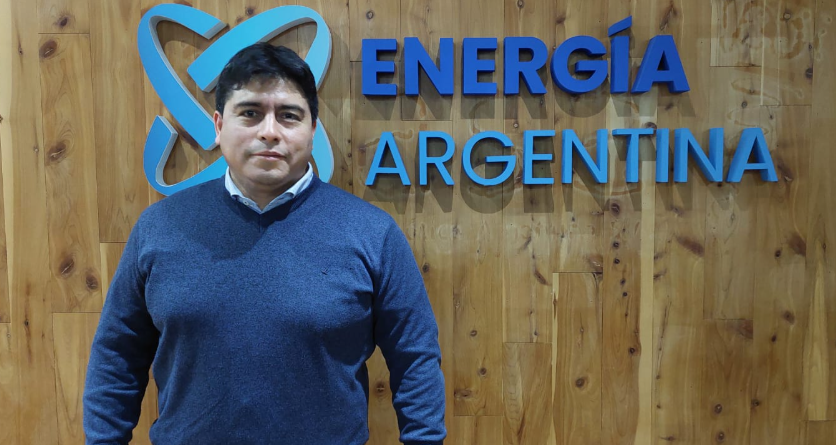  El gobernador de Santa Cruz en la sede de Energía Argentina.