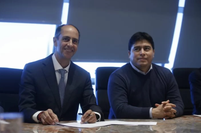  El gobernador Claudio Vidal y el presidente de ENARSA, Tristán Socas.