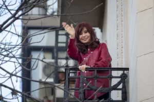 Extienden la prisión domiciliaria a Cristina Kirchner por la Causa Vialidad: Seguirá en San José 1111 Extienden la prisión domiciliaria a Cristina Kirchner por la Causa Vialidad: Seguirá en San José 1111