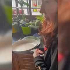 Viral: el video de Cristina Kirchner cocinando durante su arresto domiciliario