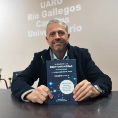 Ernesto Fasola presentó su libro sobre criptomonedas en la UNPA Río Gallegos