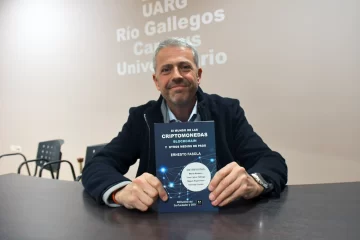 Ernesto Fasola presentó su libro sobre criptomonedas en la UNPA Río Gallegos Ernesto Fasola presentó su libro sobre criptomonedas en la UNPA Río Gallegos